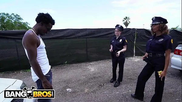 Klipleri BANGBROS - Lucky Suspect Gets Tangled Up With Some Super Sexy Female Cops sürücü gösterme