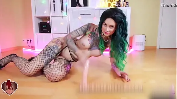Prikaži Tattoed Girl Ass Fuck Dildo and Anal Creampie in Sexy Stockings posnetke pogona