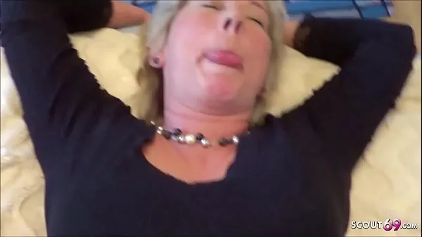 German Granny catch Masturbate and Seduce Fuck by Young Guy meghajtó klip megjelenítése