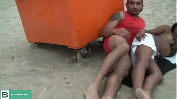 Пара занимается сексом на песке пляжа Форталеза Сеара. (Полное видео на xvideos red