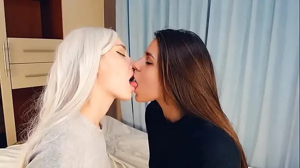 TWO BEAUTIFULS GIRLS FRENCH KISS WITH LOVE ड्राइव क्लिप्स दिखाएँ