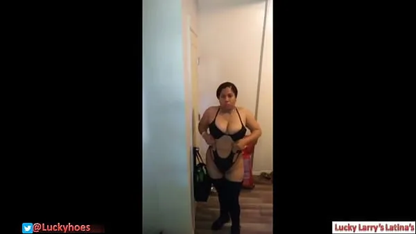 A Latina Fan From Xvideos Came to Fuck Me meghajtó klip megjelenítése