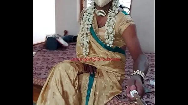 Prikaži Indian crossdresser model Lara D'Souza saree video 4 posnetke pogona