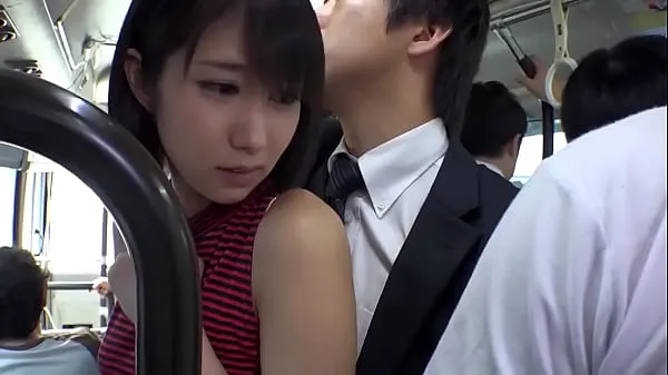 Сексуальная японка в мини-юбке трахается в общественном автобусе