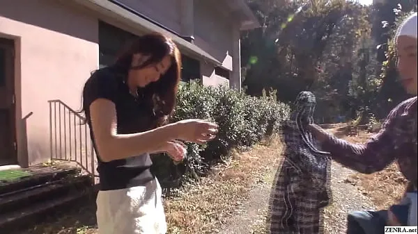 Zobraziť Japanese MILF Maki Hojo uncensored public nudity klipy z jednotky