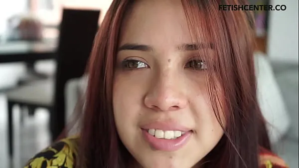 Εμφάνιση κλιπ μονάδας δίσκου Colombian webcam model tells us about her sexual fantasy and then masturbates intensely