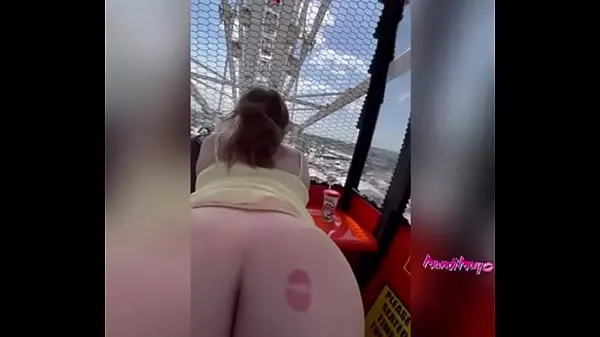 Tunjukkan Slut get fucks in public on the Ferris wheel Klip pemacu