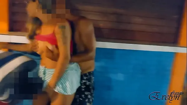 EVELYN FRAZAO SUCKING YUMMY ON THE BEACH meghajtó klip megjelenítése