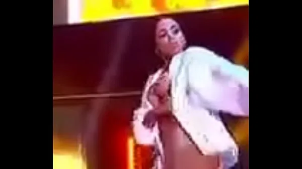 Anitta meghajtó klip megjelenítése