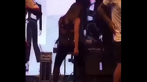 Wonderful Anitta, kicking ass on stage ڈرائیو کلپس دکھائیں