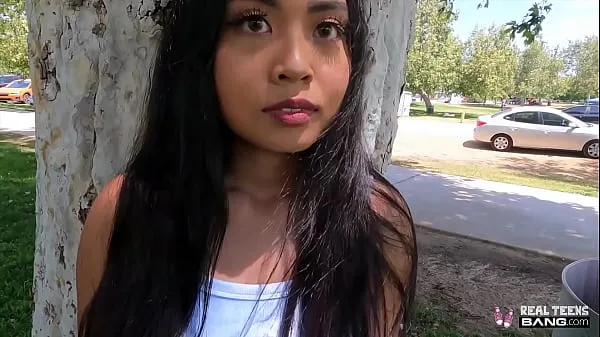 Visa Real Teens - Chesty Asian Luna Mills Does Her First Porn Casting enhetsklipp