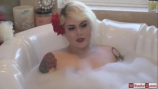Tattooed trans stepmom Isabella Sorrenti makes her stepson suck her dick to give him blonde tgirl facefucks him and the ts anal fucks him 드라이브 클립 표시