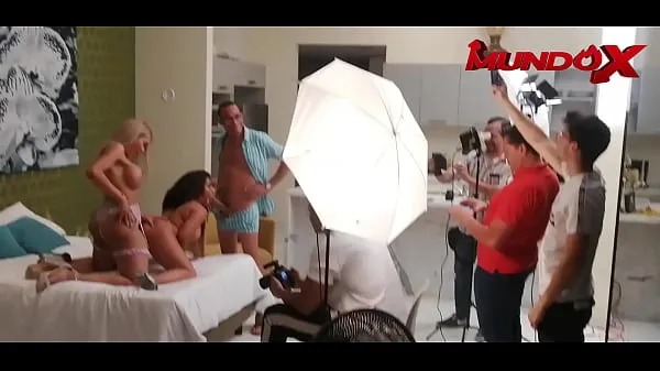 Mostrar Behind the scenes - They invite a trans girl and get fucked hard in the ass Clipes de unidade