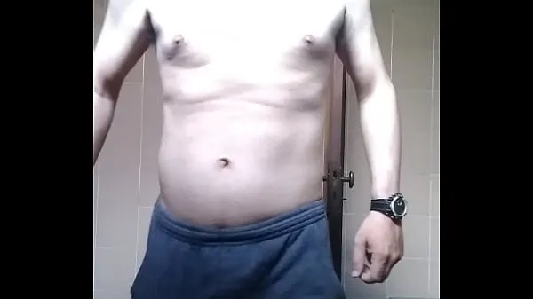 Tunjukkan shirtless man showing off Klip pemacu