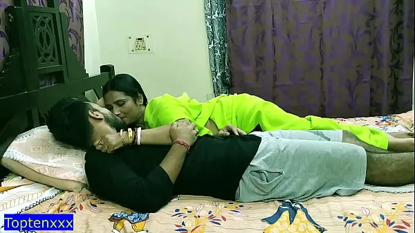 Tampilkan Indian xxx milf aunty ko shat first time sex but caught us and he demands sex drive Klip