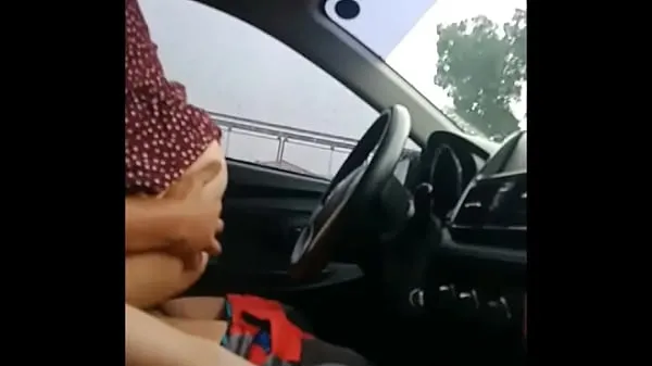 Fucked In The Car By The Horny Call Center Agent ڈرائیو کلپس دکھائیں