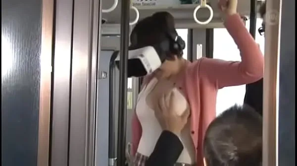 Hiển thị Cute Asian Gets Fucked On The Bus Wearing VR Glasses 1 (har-064 lái xe Clips