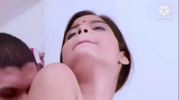 Tampilkan Indian girl Aarti Sharma seduced into threesome web series drive Klip