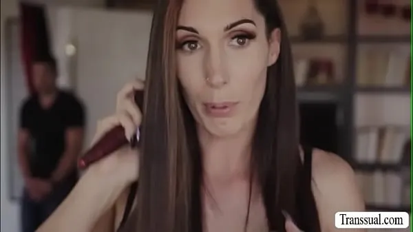 Εμφάνιση κλιπ μονάδας δίσκου Stepson bangs the ass of her trans stepmom