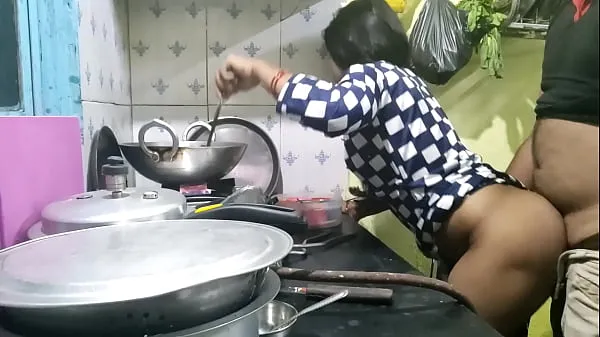 The maid who came from the village did not have any leaves, so the owner took advantage of that and fucked the maid (Hindi Clear Audio ڈرائیو کلپس دکھائیں