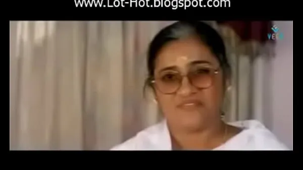 Zobrazit klipy z disku Hot Mallu Aunty ACTRESS Feeling Hot With Her Boyfriend Sexy Dhamaka Videos from Indian Movies 7