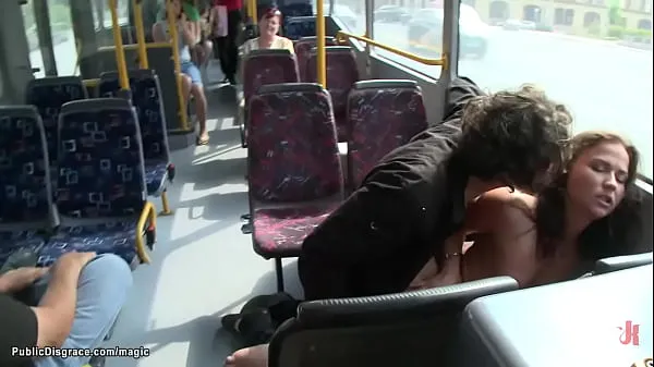 แสดง Bound Euro slut fucked in public bus คลิปการขับเคลื่อน