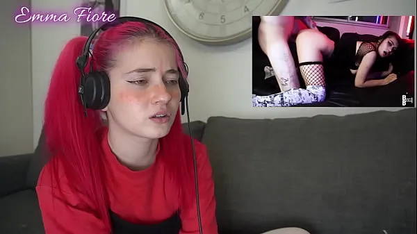 Visa Petite teen reacting to Amateur Porn - Emma Fiore enhetsklipp