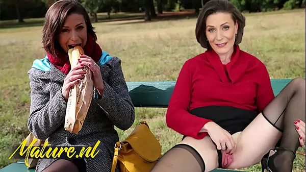 French MILF Eats Her Lunch Outside Before Leaving With a Stranger & Getting Ass Fucked ड्राइव क्लिप्स दिखाएँ