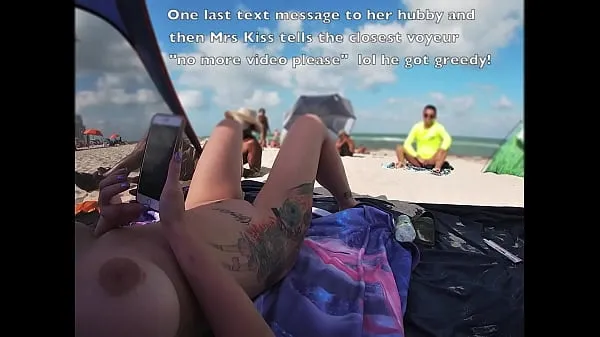 Prikaži EW 511 - Hubby Films Mrs Kandii Kiss and shows us what the voyeurs look like playing with their cocks when she lays out on the nude beach with her legs spread open for all to see posnetke pogona