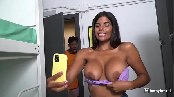 Prikaži HORNYHOSTEL - (Sheila Ortega, Jesus Reyes) - Huge Tits Venezuela Babe Caught Naked By A Big Black Cock Preview Video posnetke pogona