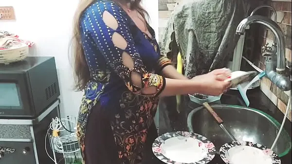 Prikaži Indian Village Maid Fucked in Kitchen Owner Took Advantage When She Working Alone in Kitchen posnetke pogona