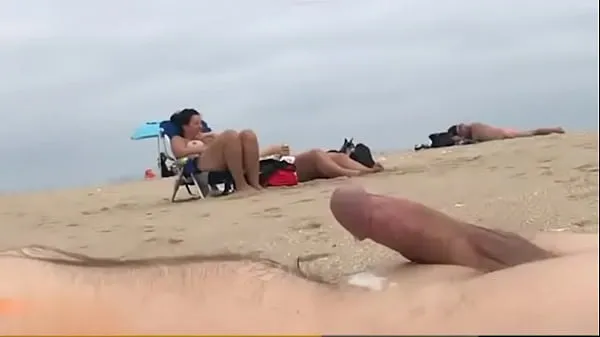 Visa Cumshot on beach to babes enhetsklipp