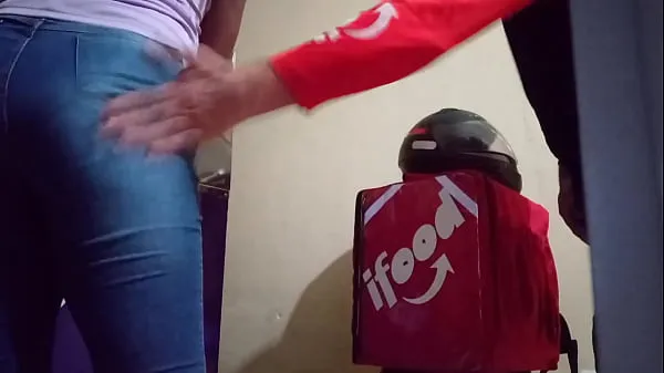 Show Married working at the açaí store and gave it to the iFood delivery man drive Clips