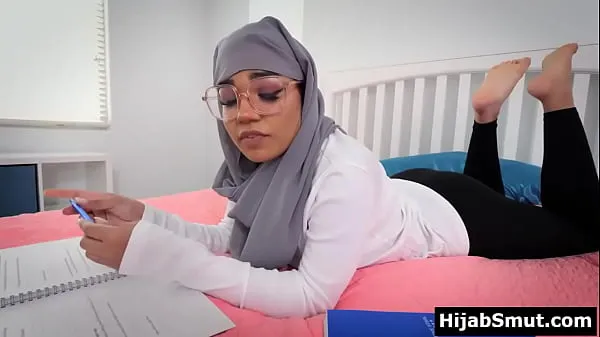 Tampilkan Cute muslim teen fucked by her classmate drive Klip