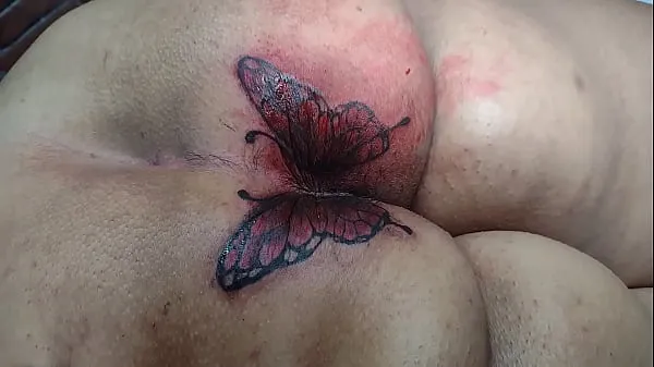 MARY BUTTERFLY redoing her ass tattoo, husband ALEXANDRE as always filmed everything to show you guys to see and jerk off ڈرائیو کلپس دکھائیں
