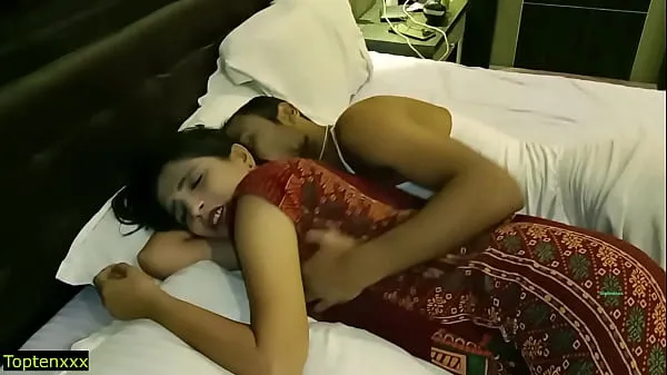 Prikaži Indian hot beautiful girls first honeymoon sex!! Amazing XXX hardcore sex posnetke pogona