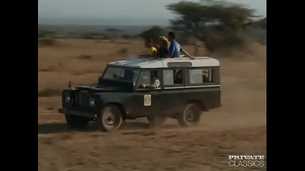إظهار مقاطع محرك الأقراص Yelena Schieffer Enjoys a Gangbang After the Safari