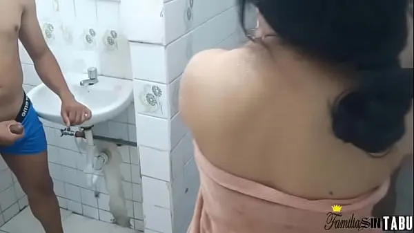 Hiển thị Sexy Fucked By Her Roommate Watching Him Naked In The Bathroom She Offers Her Cock And Eats It With Her Pussy Creampie On Dirty Face Xvideos lái xe Clips