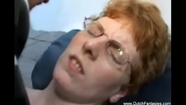 Zobraziť Ugly Dutch Redhead Teacher With Glasses Fucked By Student klipy z jednotky