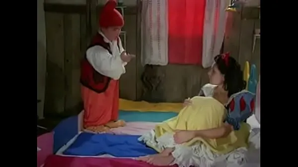 Toon Snow white and 7 dwarfs drive Clips