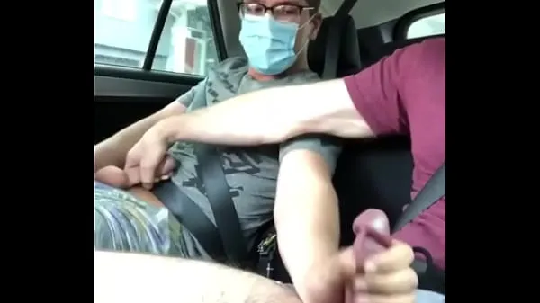 2 pauzudos making out in Uber at risk of being caught 드라이브 클립 표시