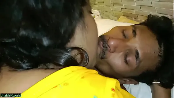 แสดง Hot beautiful Bhabhi long kissing and wet pussy fucking! Real sex คลิปการขับเคลื่อน
