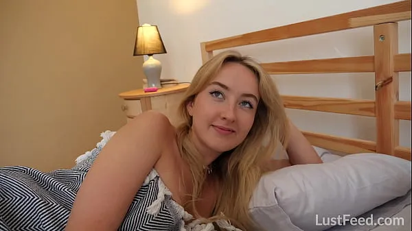 Incredible blonde teen Ann Joy really knows how to fuck in this homemade sex tape meghajtó klip megjelenítése