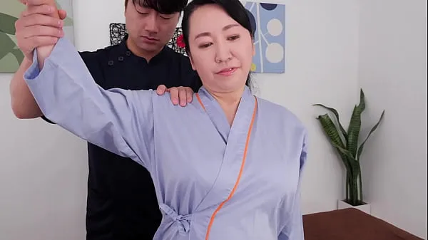显示A Big Boobs Chiropractic Clinic That Makes Aunts Go Crazy With Her Exquisite Breast Massage Yuko Ashikawa驱动器剪辑