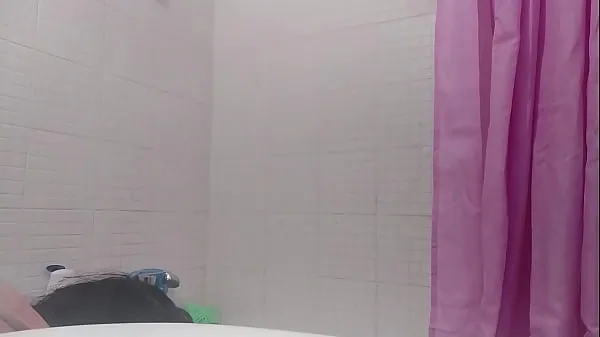 Mature Spanish milf masturbating in the shower with her period and sticking a brush up her pussy. Fetishism, menstruophilia. Philias and paraphilias. Leyva Hot ctdx meghajtó klip megjelenítése