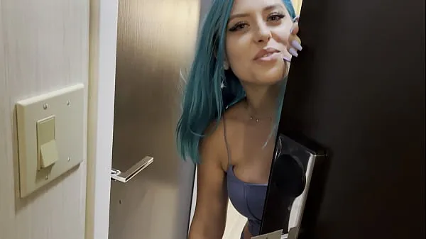 Tampilkan Casting Curvy: Blue Hair Thick Porn Star BEGS to Fuck Delivery Guy drive Klip
