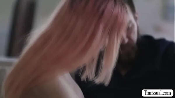 แสดง Pink haired TS comforted by her bearded stepdad by licking her ass to makes it wet and he then fucks it so deep and hard คลิปการขับเคลื่อน