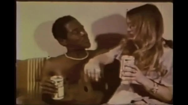 Vintage Pornostalgia, The Sinful Of The Seventies, Interracial Threesome meghajtó klip megjelenítése