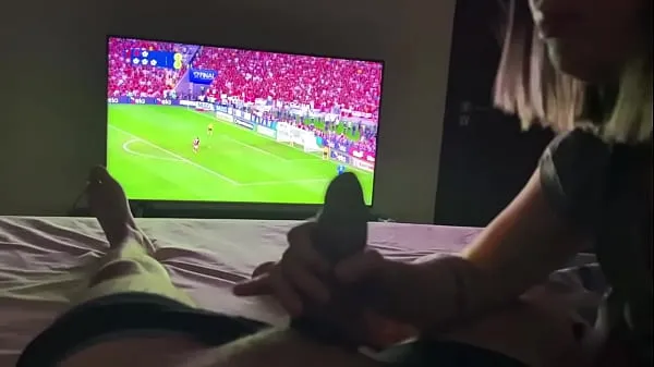 Mostrar Young wife breastfeeding her husband during the Corinthians x Flamengo final. Full on SUBSCRIBERS Clipes de unidade