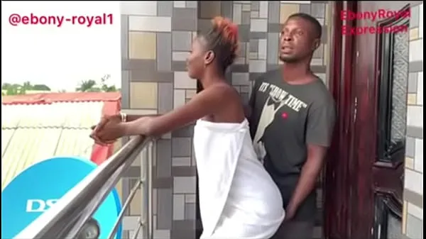 Tampilkan Lagos big boy fuck her step sister at the balcony full video on Red drive Klip